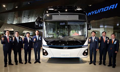 Hyundai unveils all-electric bus with 180 miles of range on a 256 kWh