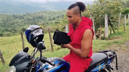 Mariana Martix Pays With Her Pussy To The Mechanic Who Repairs Her Car On A Public Road