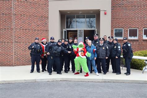 Photos Springfield Police Join With Partners In Providing Holiday