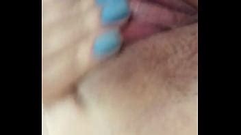 bronceada mostrando sus tetas naturales y deliciosas y su jugoso coño XVIDEOS