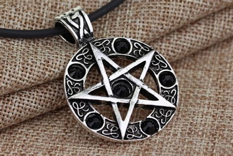 Пятиконечная звезда - значение символа в магии, в христианстве, в круге ...