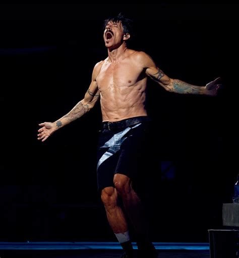 Red Hot Chili Peppers Faz Cover De Cl Ssico Do Nirvana Assista