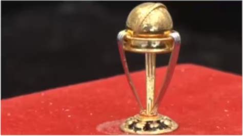 Ahmedabad Jeweller Crafts Mini ICC World Cup Trophy in Gold, Hopes To ...