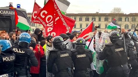 Contatti Al Corteo Di Firenze Il Ministro Piantedosi Manifestanti