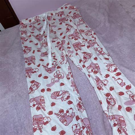 Hot Topic Women S Pink And White Pajamas Depop