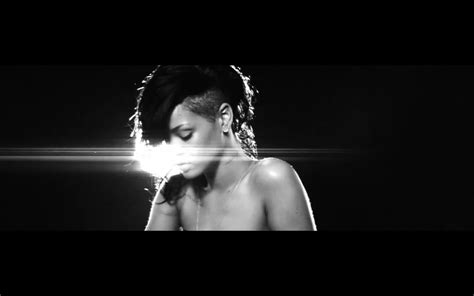 【中英字幕】rihanna Diamonds Mv Bilibilib站无水印视频解析——yiuios易柚斯