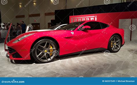 Ferrari vermelho brilhante imagem de stock editorial. Imagem de ...