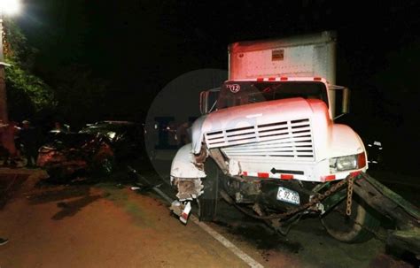 Cuatro Personas Lesionadas Y Una Fallecida En Choque Entre Camión Y