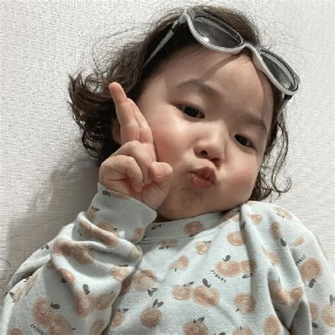 Bebê Coreana Coreaninha Stickers para WhatsApp