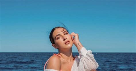 El posado en bikini de miles de me gusta de Alba Díaz