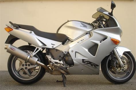 VFR800 RC46 (1998-01) | Motorbike Exhausts | Fuel Exhausts