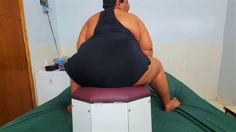 QueenManuAlbertine Farting BBW In Box Part By BBW Priscilla GGG And Slave ManyVids