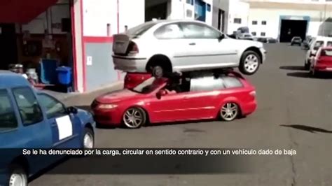 La Insólita Imagen De Un Coche Circulando En Sentido Contrario Con Otro