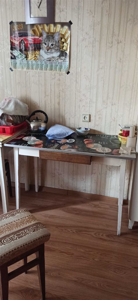 Кухня (тумба со столешницей, 2 подвесные тумбы, пенал, стол): 1 000 грн ...