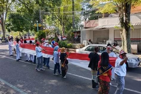 Ikasmanssa Bentangkan Bendera Merah Putih Kilometer Krjogja