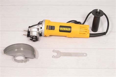 Купить Болгарка DeWALT DWE8110 (Угловая шлифмашинка с регулировкой ...