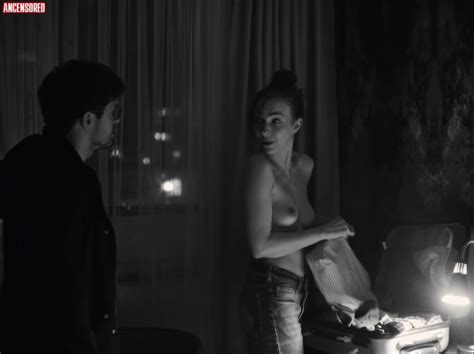 Naked Elizaveta Maximová in The Play