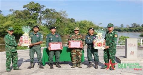 Đắk Lắk Bộ đội Biên phòng Đắk Lắk chúc mừng lực lượng bảo vệ biên giới