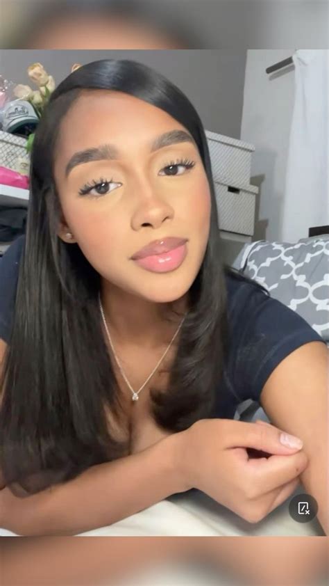 Pretty Poc Girls Pretty Brunette Poses For Pictures Cute Poses For Pictures