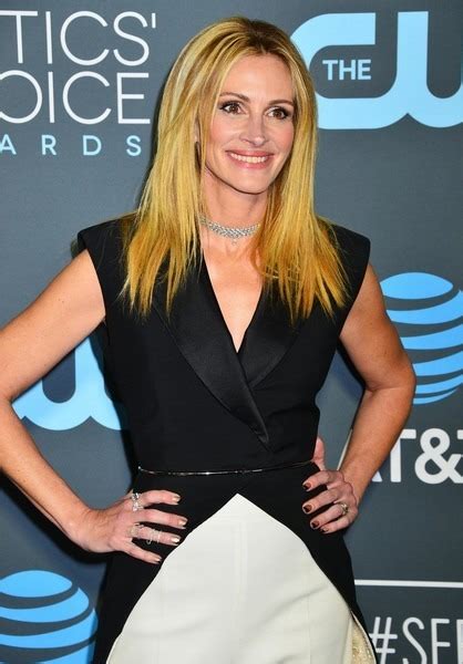 Figura poco atractiva y piel imperfecta Julia Roberts fue pillada en un extraño bikini en la