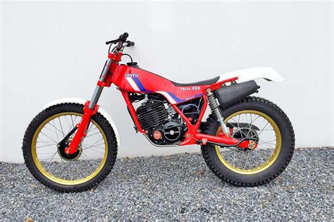 Readers Rides: Simon Jones’ Fantic 300