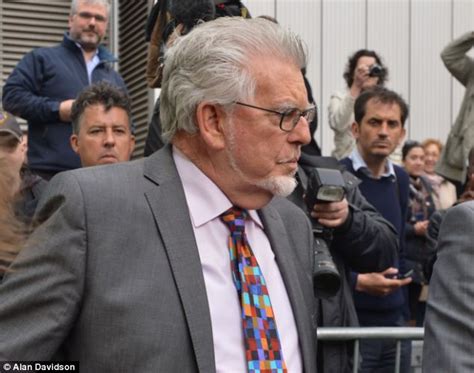 Rolf Harris S Confession Letter Admits Relationship But Denies Under Age Sex With Alleged Victim