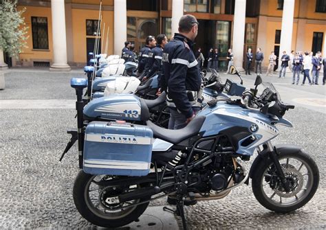 la polizia  stato su bmw   gs
