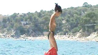 Ragazze Nude Giocano A Frisbee Sulla Spiaggia AmaPorn