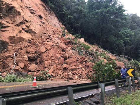 Defesa Civil De Cachoeiras De Macacu Autoriza Desobstru O De Trecho Da