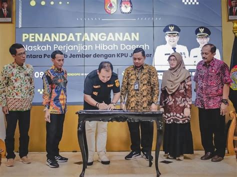 Pemkab Dan KPU Jember Teken Perjanjian NPHD Dana Hibah Pemilu Senilai