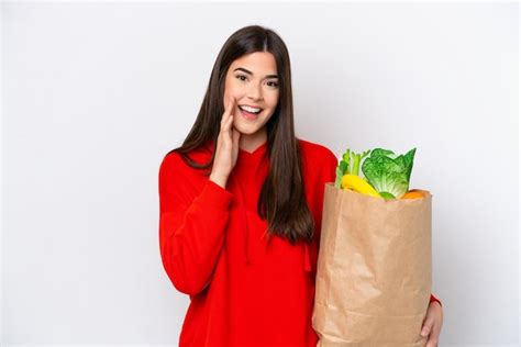 Jovem Brasileira Segurando Uma Sacola De Compras Isolada No Fundo