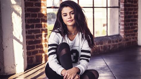 Legs Crossed Brunette Celebrity Women Selena Gomez Leggings On The Floor Long Hair