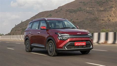 Kia Carens Gets A New Luxury O Variant Priced From Rs 1699 Lakh