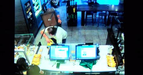 Dramatic Video Shows Starbucks Customer Fighting Off Armed Robber Cbs