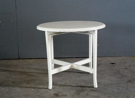 Round Wooden Side Table In White Artappelartappel