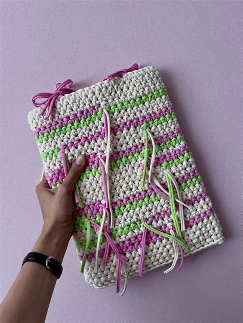 Чехол на макбук | Knit crochet, Crochet stitches, Knitting