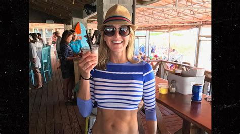 GMA S Lara Spencer S Bikini Body Is Straight Fire