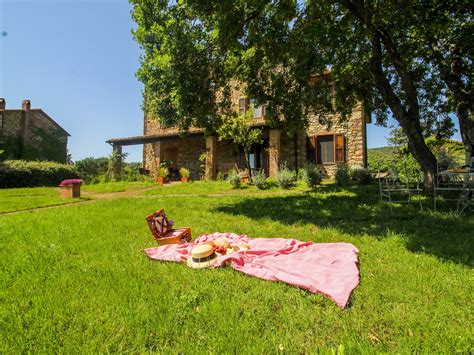 Spring Romantic Getaway in Tuscany | Boschi di Montecalvi