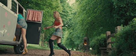 Tiffany Mulheron Nue Dans Lesbian Vampire Killers