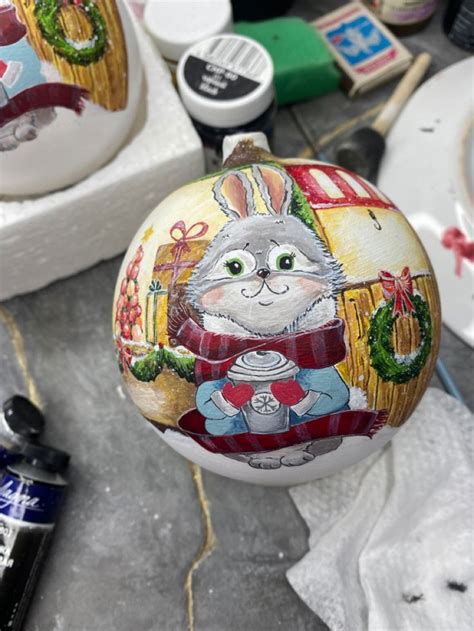 Роспись елочного шара с изображением кошки