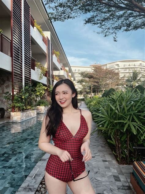 MC hot nhất Liên Quân Mobile Việt tung ảnh sexy khoe dáng nuột nà sau Tết nhưng sao lại đòi