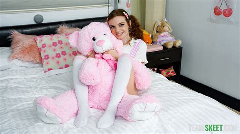 Pale Brunette Marina Vaylor Gives A Blowjob Before Spreading Her Legs Photos