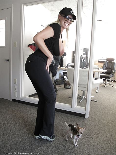 Gorgeous Mature Babe In Sun Glasses Wifey Changing Her Clothes CoedCherry