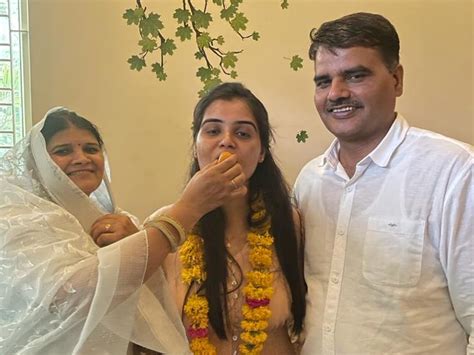 Kotas Pooja Barwal Got 806th Rank Father Ras Officer आईआईटी में