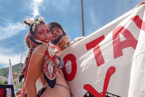 Gay Pride La Sfilata Per I Diritti Che Folla In Festa Al Tempio
