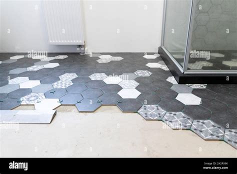 Amélioration De La Maison Différents Types De Carreaux Sur Le Sol Dans