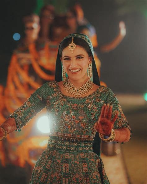 Sistrology Fame Iqra Kanwals Beautiful Hd Mehndi Pictures Reviewitpk