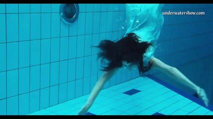 Piyavka Chehova Swims Naked In The Pool And Strips