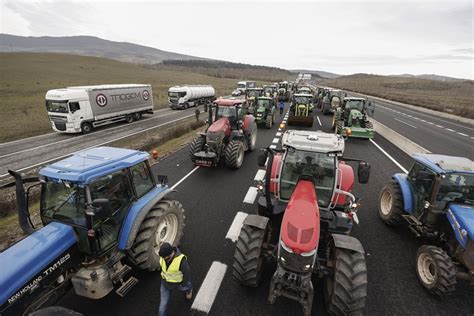 El Sector Agrario Convoca Una Tractorada En Mallorca El D A Para