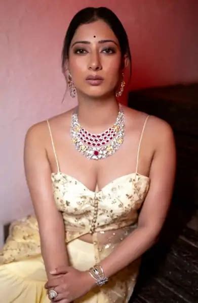 Niharica Raizada Top Hot Pics And Photos